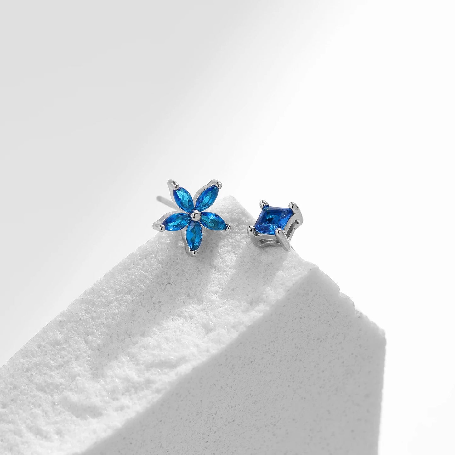 Blue zirconia earrings with asymmetry and flowers in 925 sterling silver