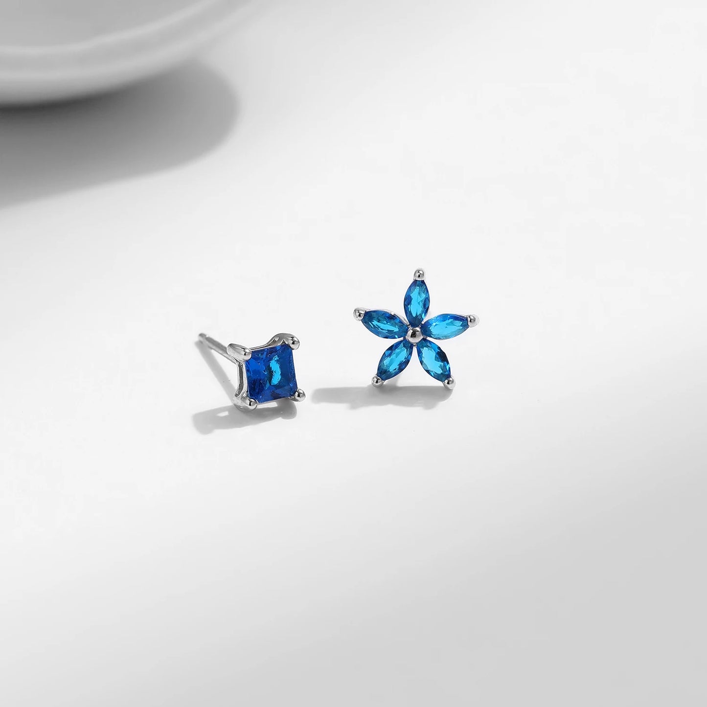 Blue zirconia earrings with asymmetry and flowers in 925 sterling silver