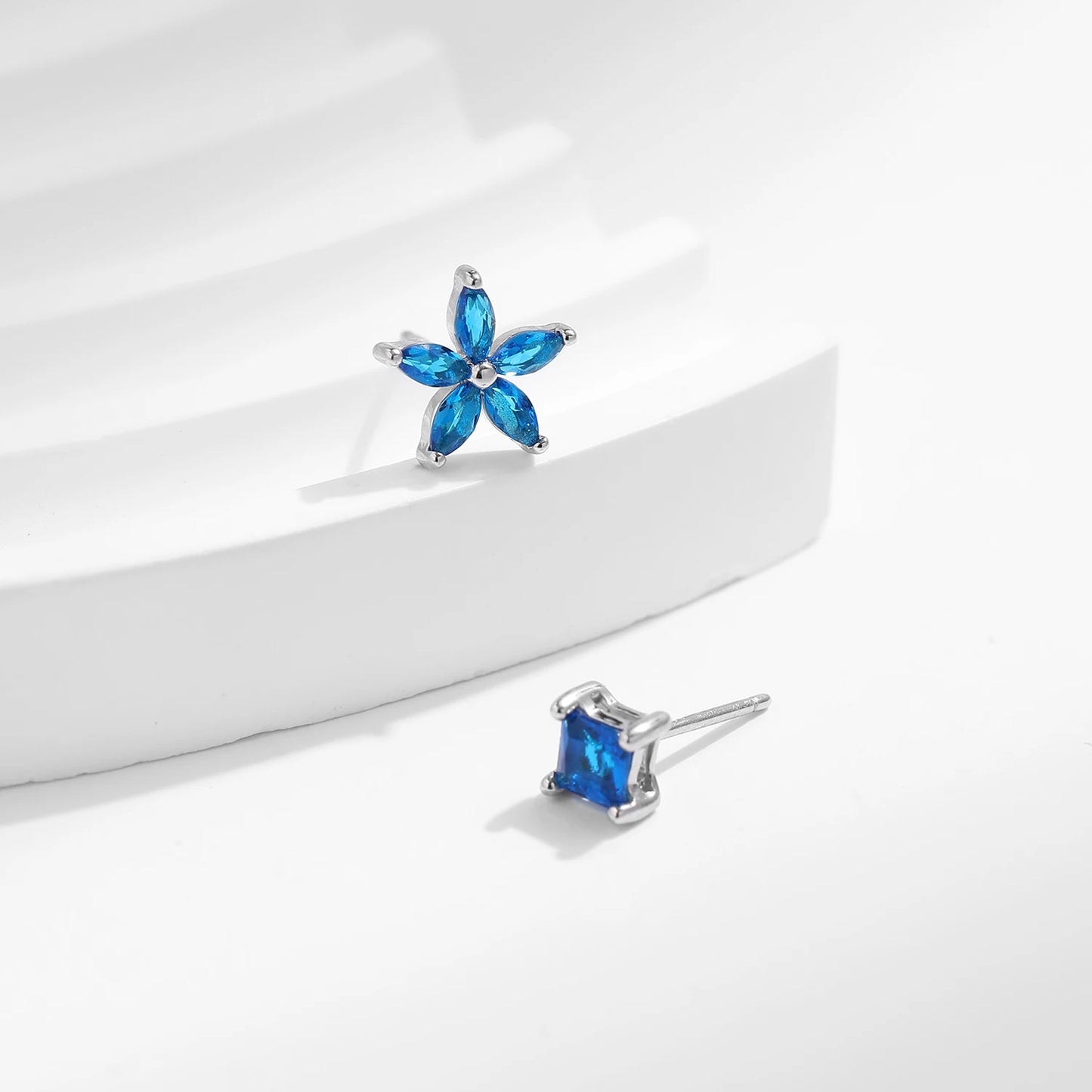 Blue zirconia earrings with asymmetry and flowers in 925 sterling silver