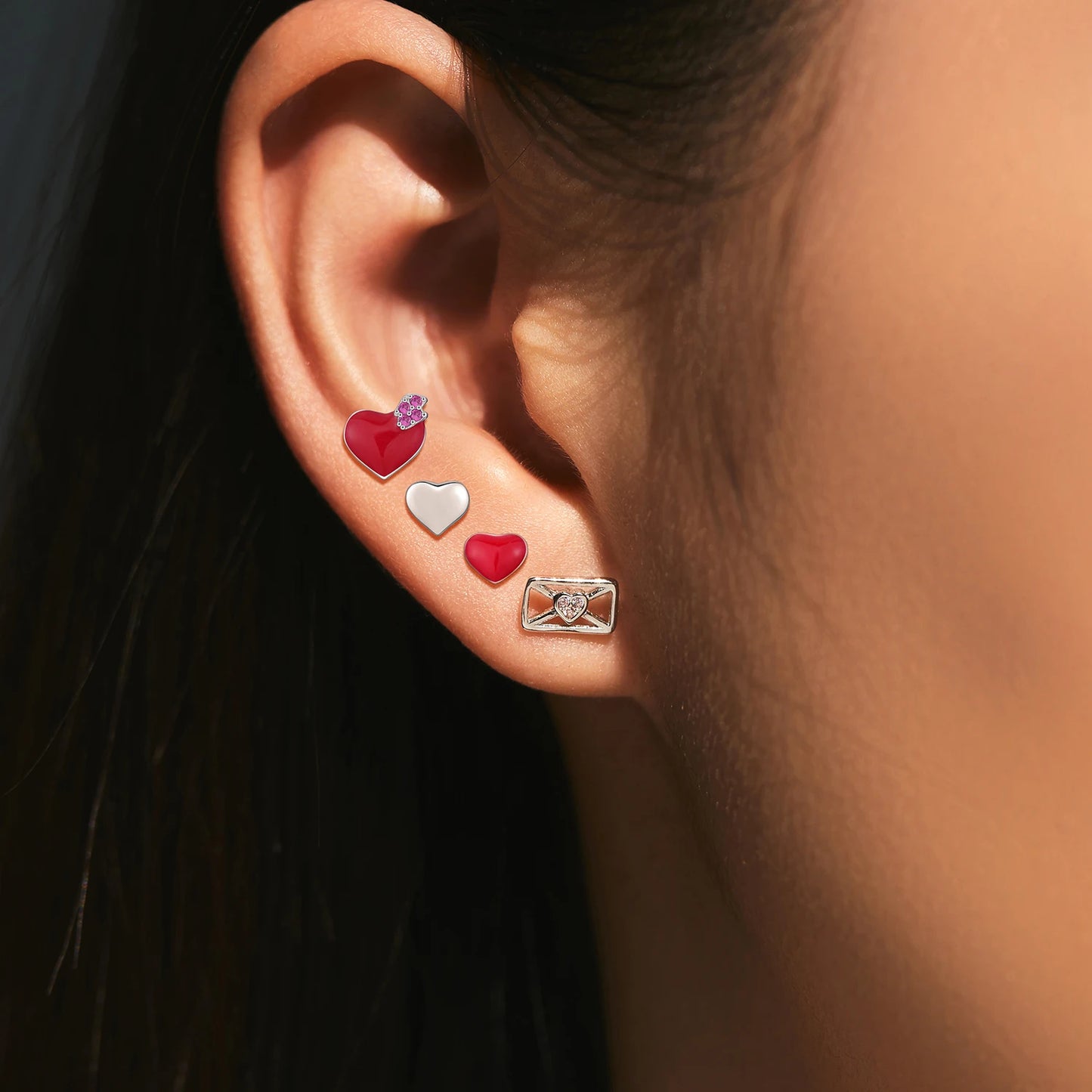 Beautiful and delicate earrings in 925 sterling silver with red heart and mirror